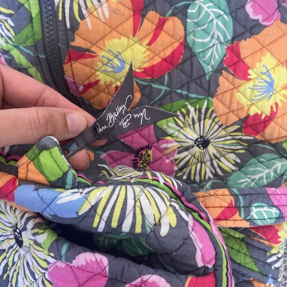 Vera Bradley duffel bag- great condition - Picture 2 of 4